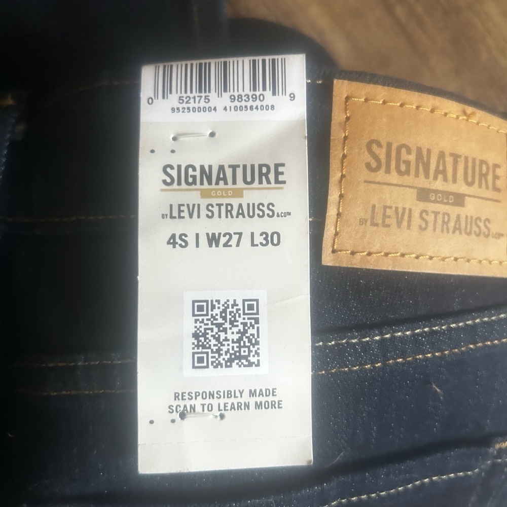 Signature by Levi Strauss Women's Boot Cut Jeans - Indigo - Picture 2 of 2